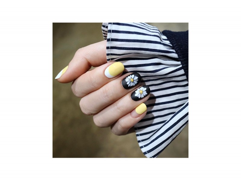 10NailArt_Trend_Primavera2017_nail_Unistella