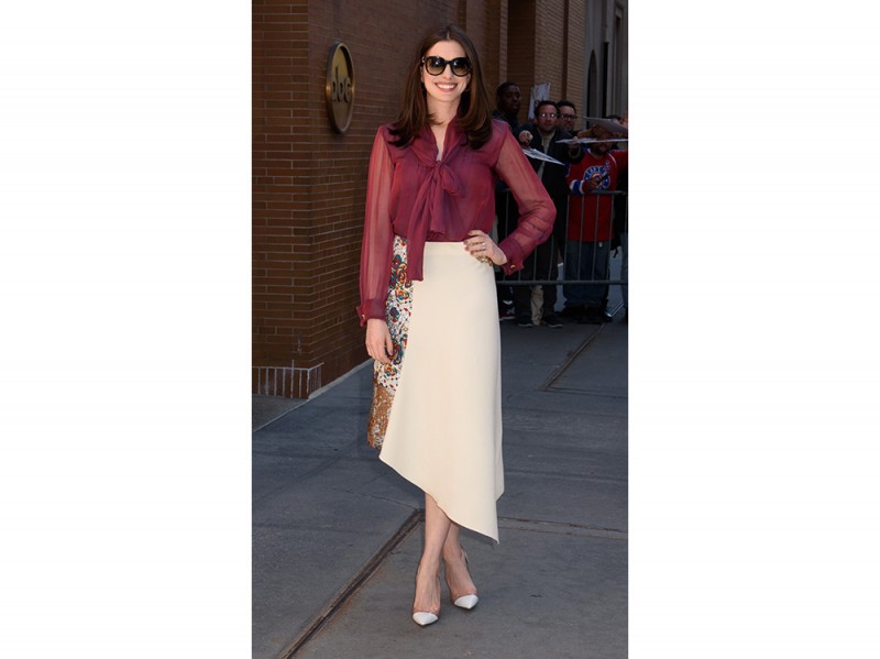 Anne-Hathaway-splash