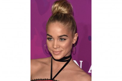 Jasmine Sanders capelli raccolti