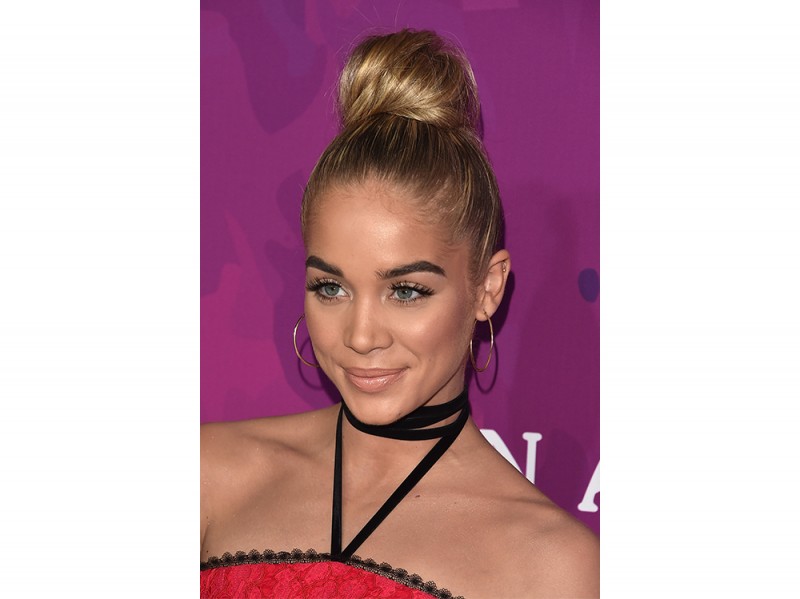 Jasmine Sanders capelli raccolti