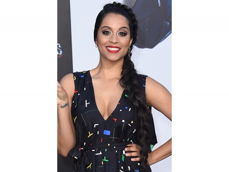 Lilly Singh capelli raccolti