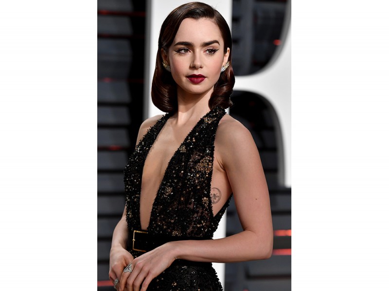 Lily Collins caschetto