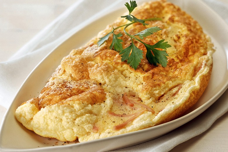 Omelette soufflé prosciutto e formaggio