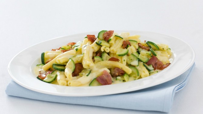 Pasta con zucchine e pancetta