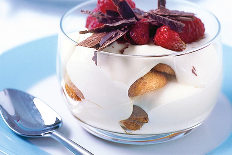 Tiramisù ai pavesini con frutti rossi