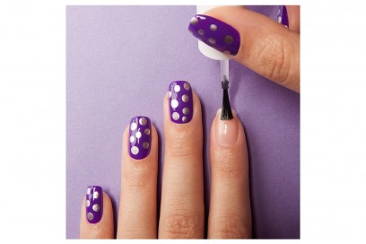 beauty-nails-2012-10-polka-dot-nails-tutorial-01