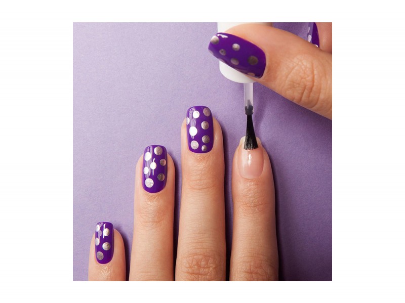 beauty-nails-2012-10-polka-dot-nails-tutorial-01