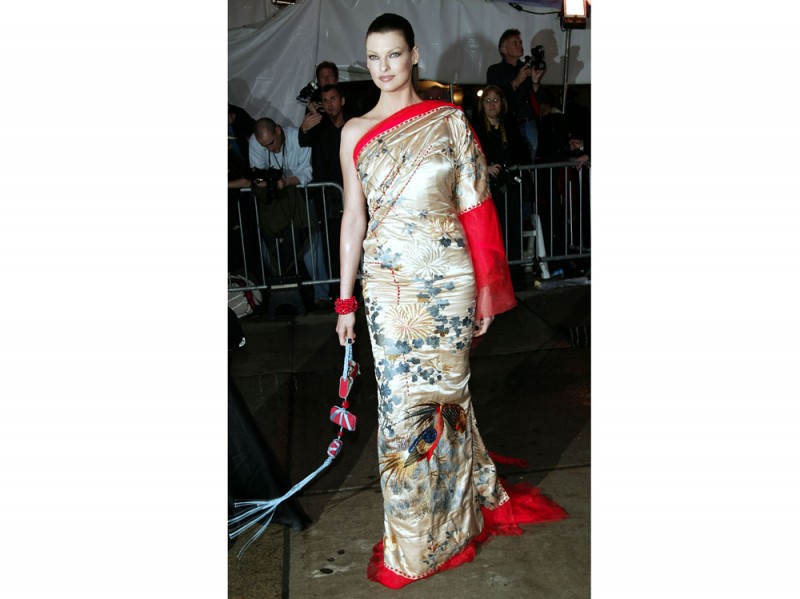 linda-evangelista-met-2004