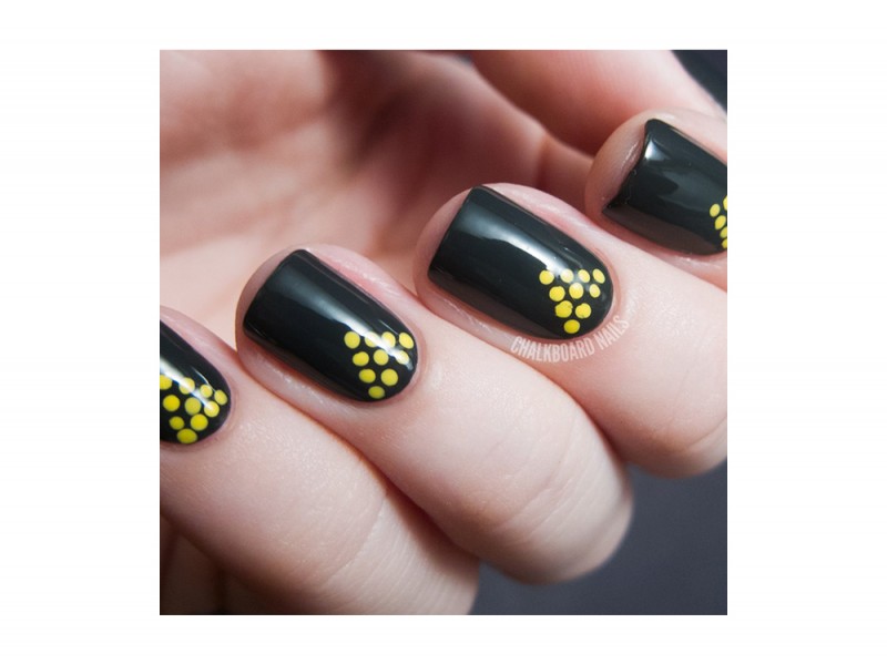 pyramid-polka-dots-nails