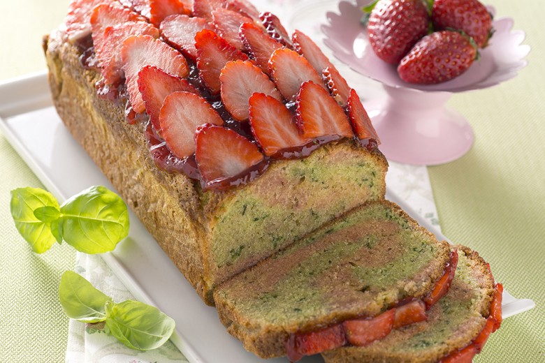 Torta morbida alle fragole e basilico
