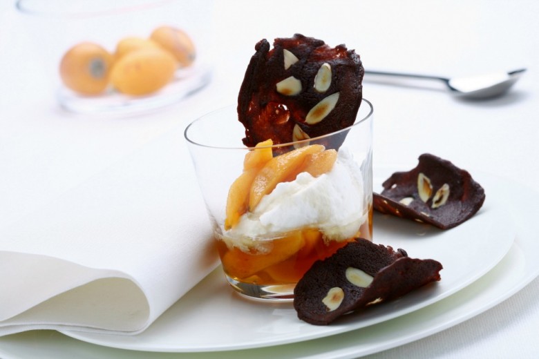 Bicchierini dolci con nespole speziate