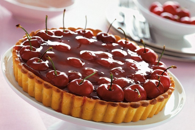 Crostata di ciliegie con panna cotta
