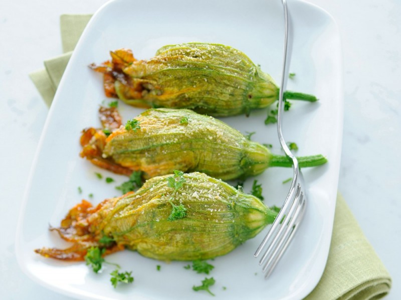 Fiori di zucca ripieni alla ricotta Fiori di zucca ripieni alla ricotta