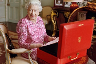 New Image Of The Queen By Mary McCartney Released