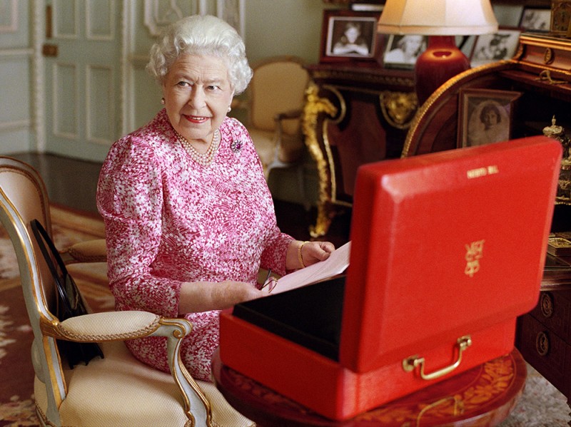 New Image Of The Queen By Mary McCartney Released