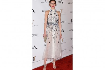 Hilary-Rhoda-in-Monique-Lhuillier-splash