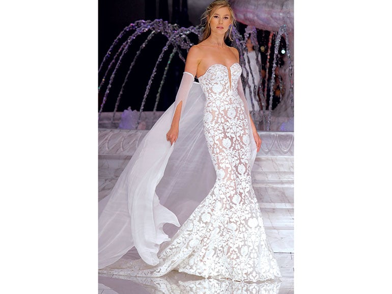 PRONOVIAS-FASHION-SHOW_-Runis