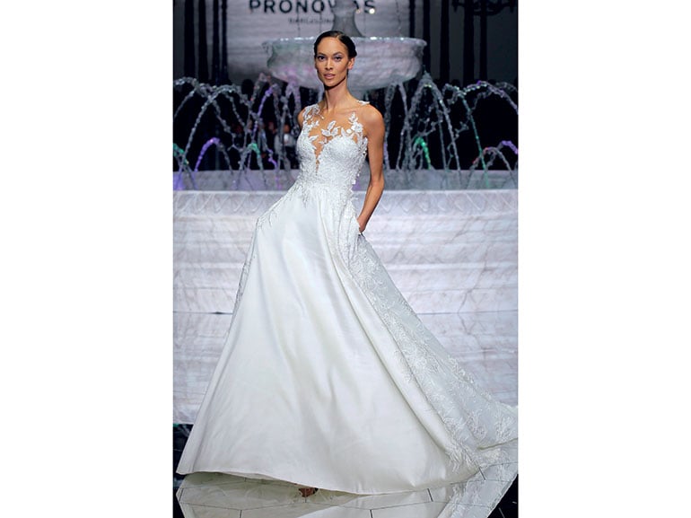 PRONOVIAS-FASHION-SHOW_Ria