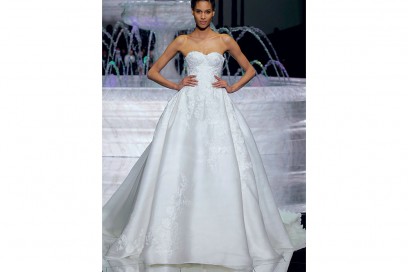 PRONOVIAS-FASHION-SHOW_Roxana