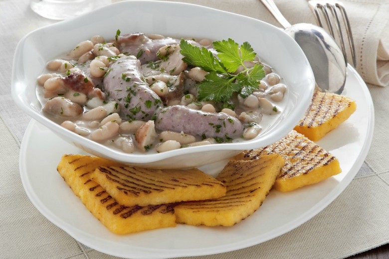 Salsiccia e fagioli in padella