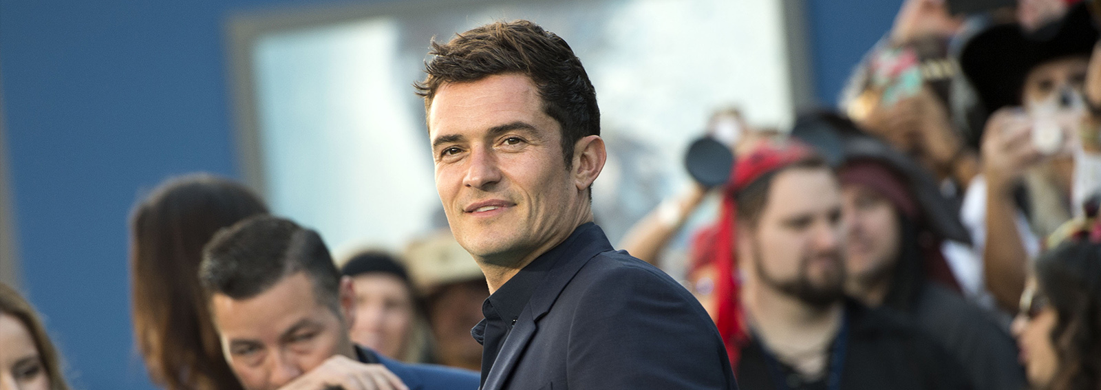 cover orlando bloom seduce cameriera desktop