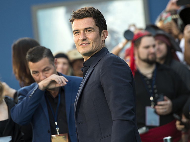 cover orlando bloom seduce cameriera mobile