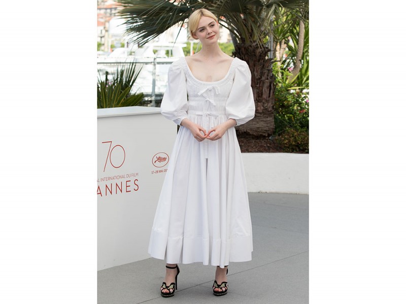 elle-fanning-cannes-photocall