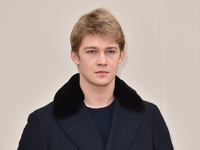 joe alwyn cappotto