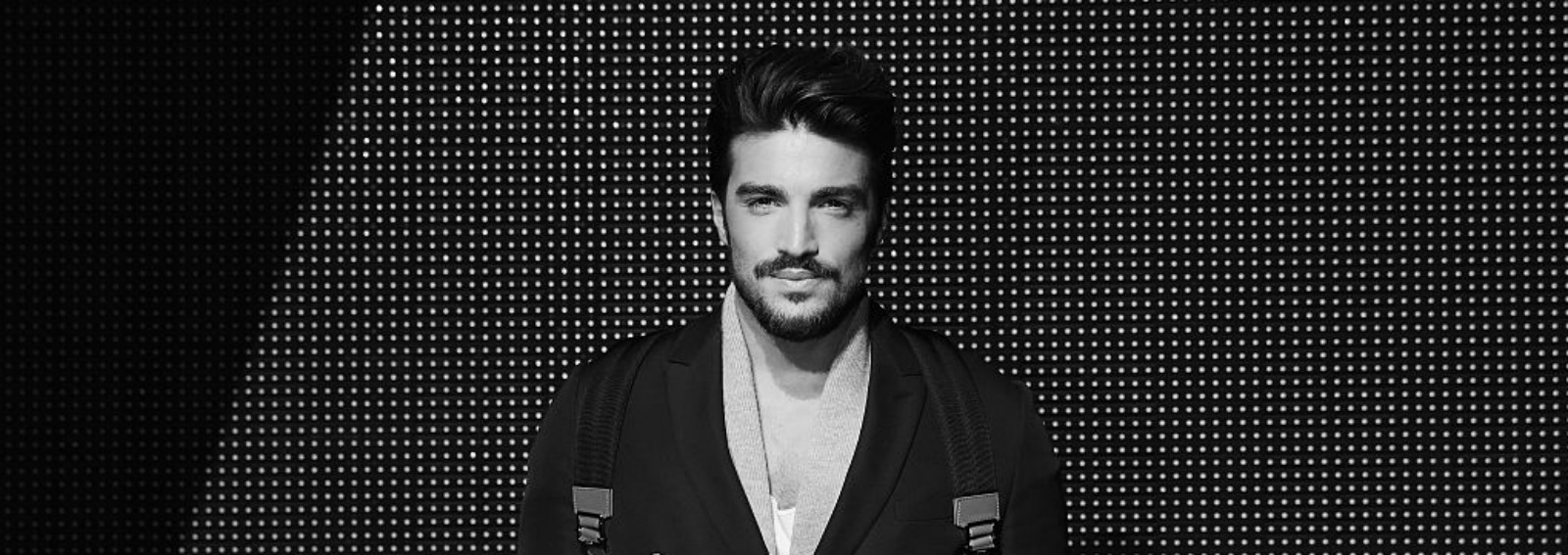 mariano di vaio hero desktop