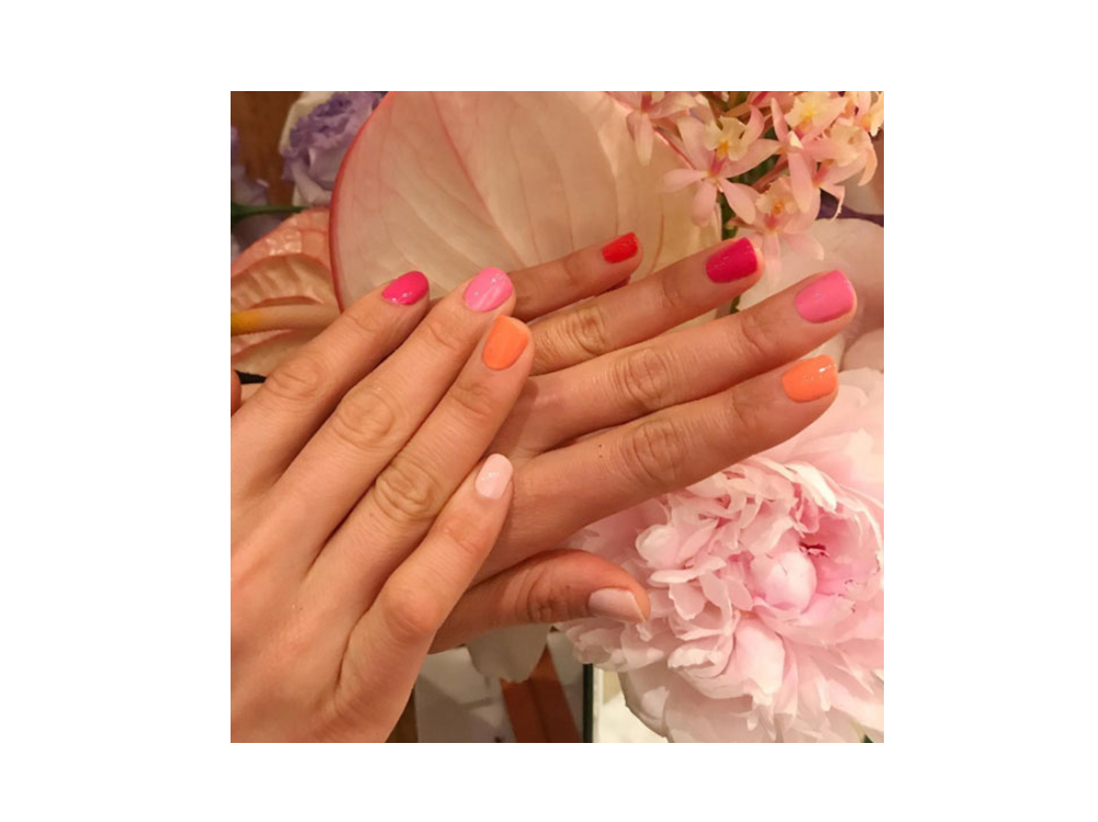 unghie estive colorate