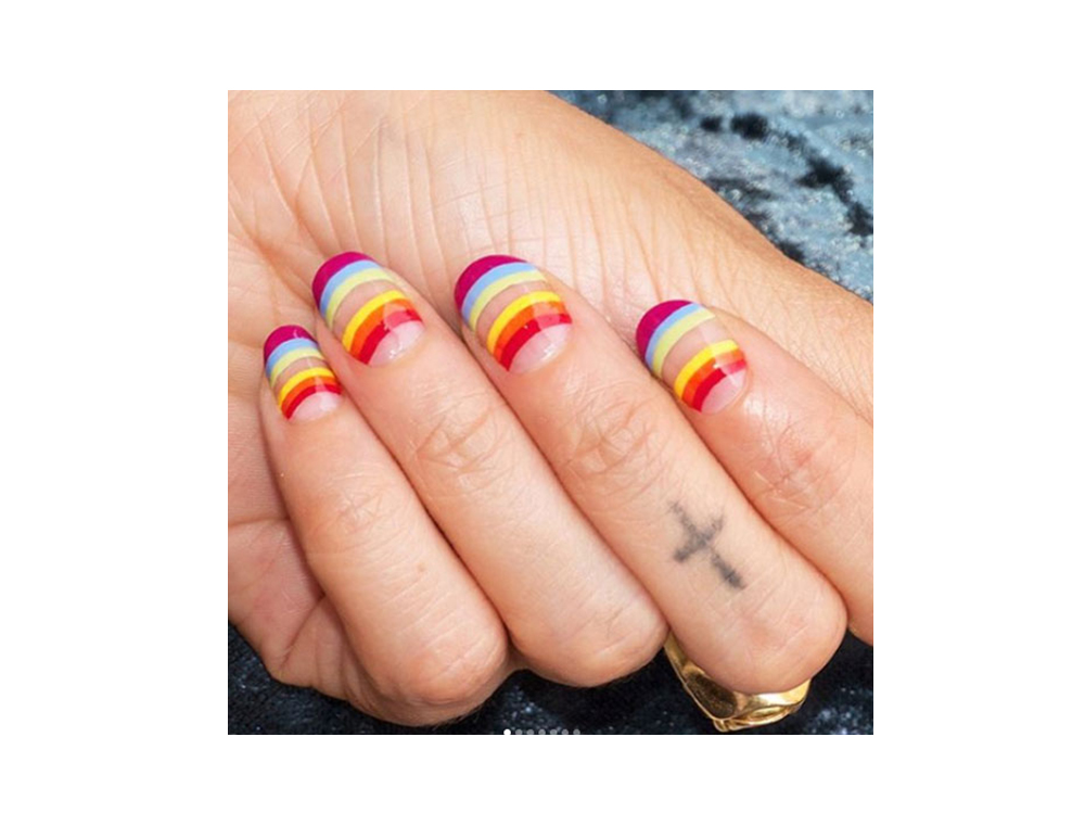 unghie estive colorate