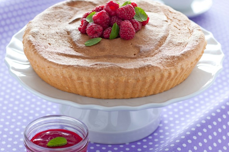 Chiffon cake con salsa ai lamponi