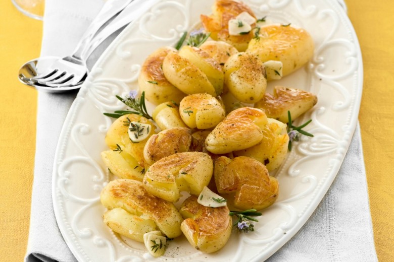 Patate in padella infarinate e croccanti
