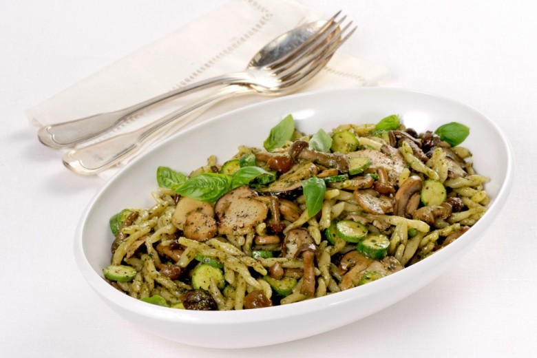 Trofie cremose con zucchine e funghi