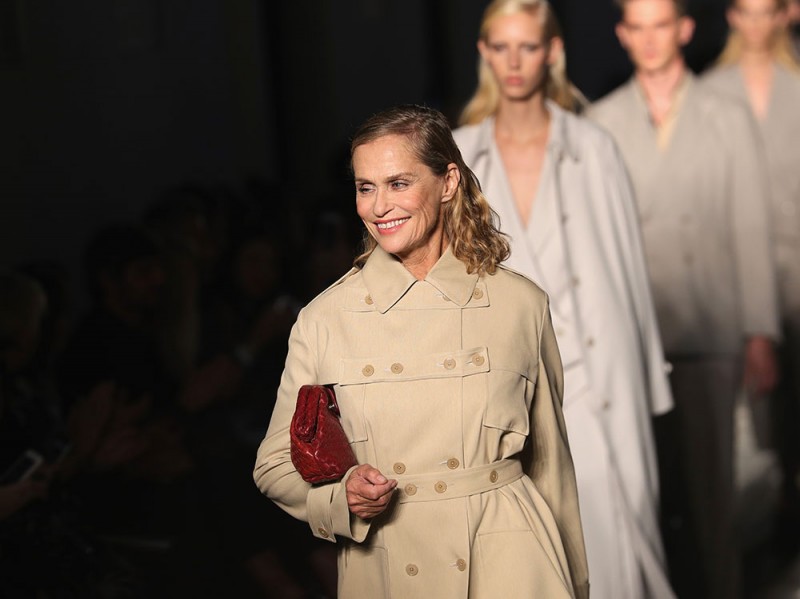 lauren-hutton-bottega-veneta-sfilata