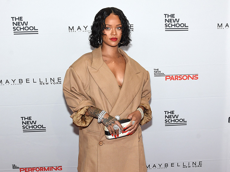 rihanna abito tranch