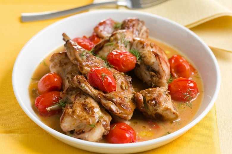 Coniglio in umido con pomodorini