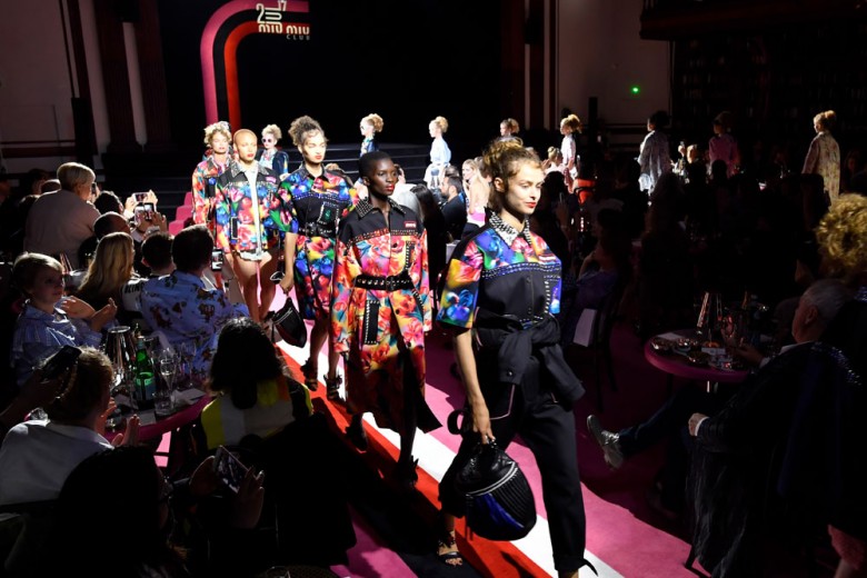 Miu Miu: a Parigi sfila la collezione Resort 2018