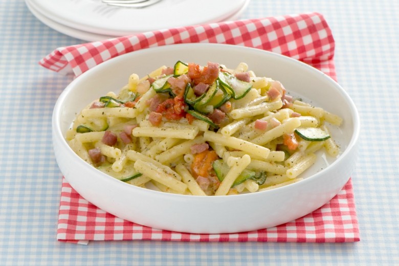 Pasta con speck e zucchine