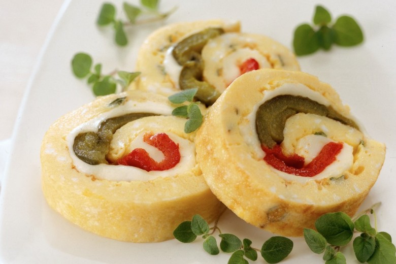Rotolo di frittata farcito