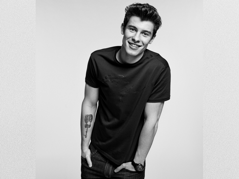 Shawn Mandes teen idol cantautore musicista testimonial Armani Connected smartwatch