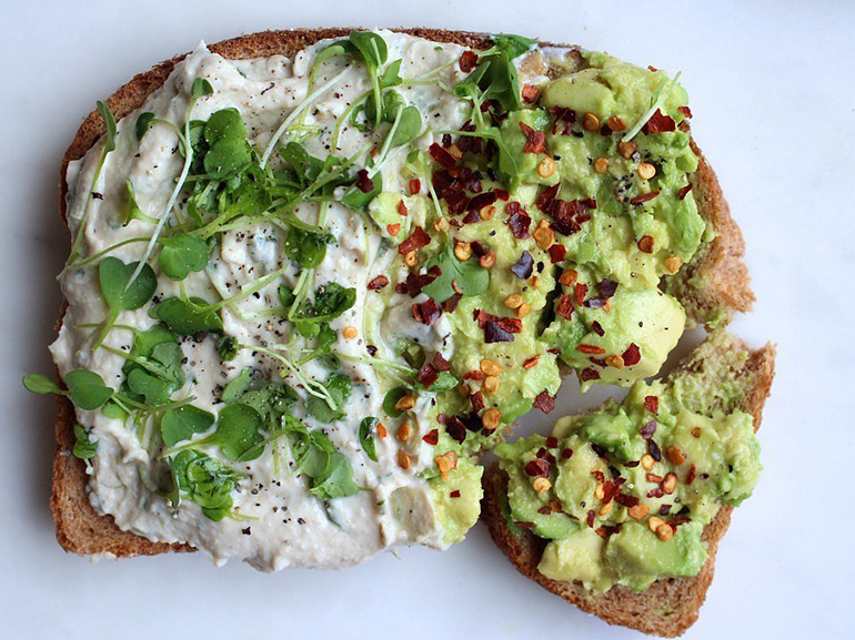 avocado toast hummus peperoncino