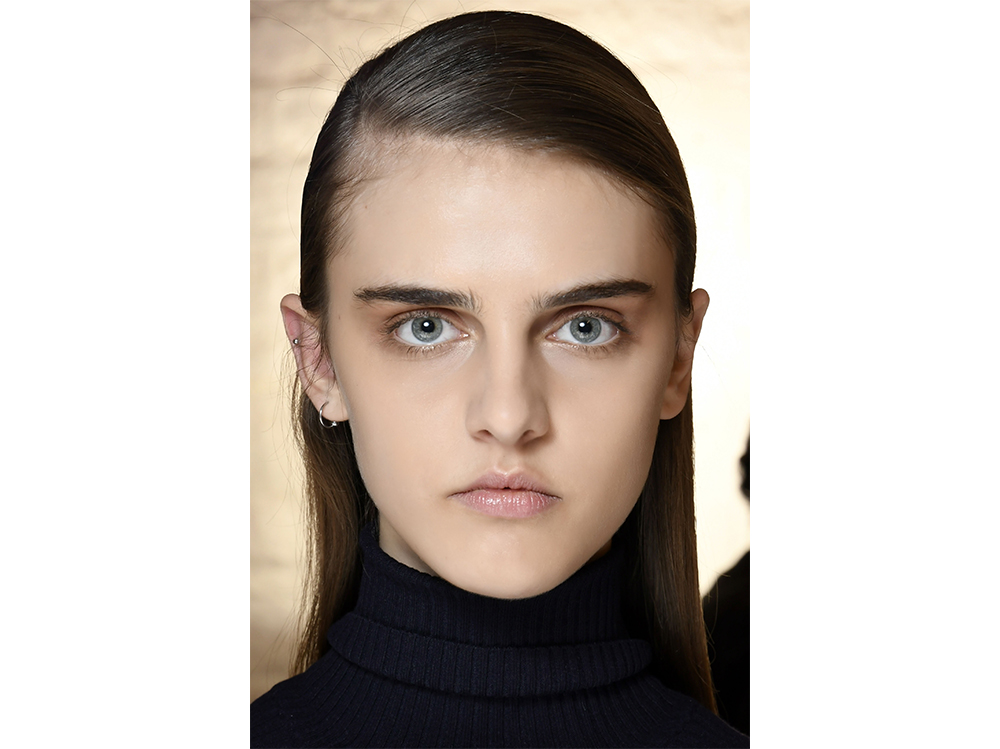 capelli la tendenza flat sleek per l’autunno inverno 2017 2018  (12)