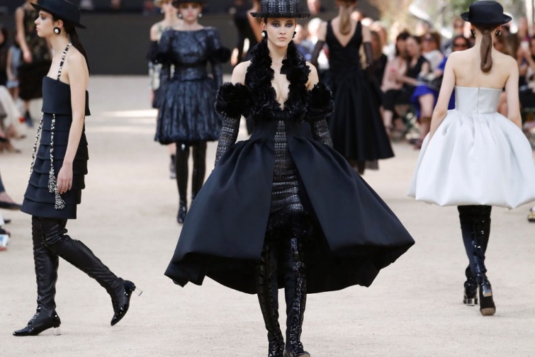 Chanel Haute Couture: la sfilata autunno-inverno 2018 in 10 look