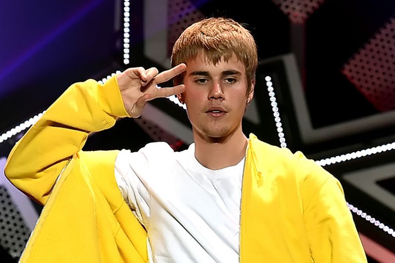 Justin Bieber fa a pugni a Coachella per proteggere una ragazza