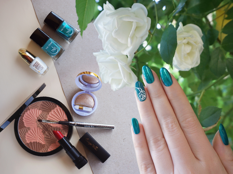 cover-la-nail-art-floreale-creata-mobile