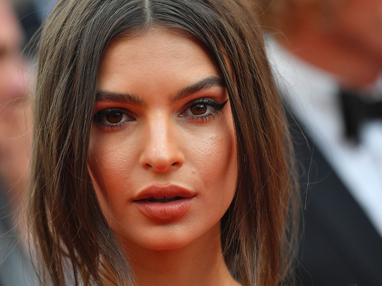 emily ratajkowski makeup