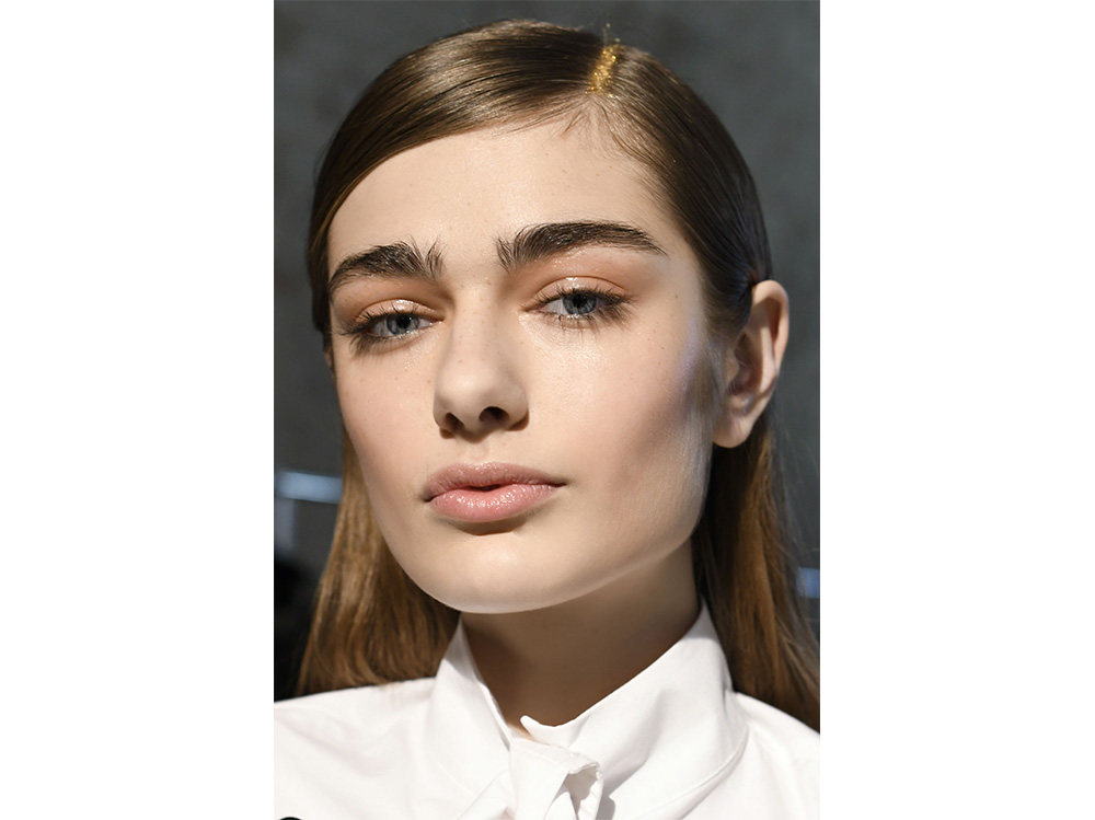 feathery brows sopracciglia pettinate verso l’alto tendenza autunno inverno 2017 2018  (4)