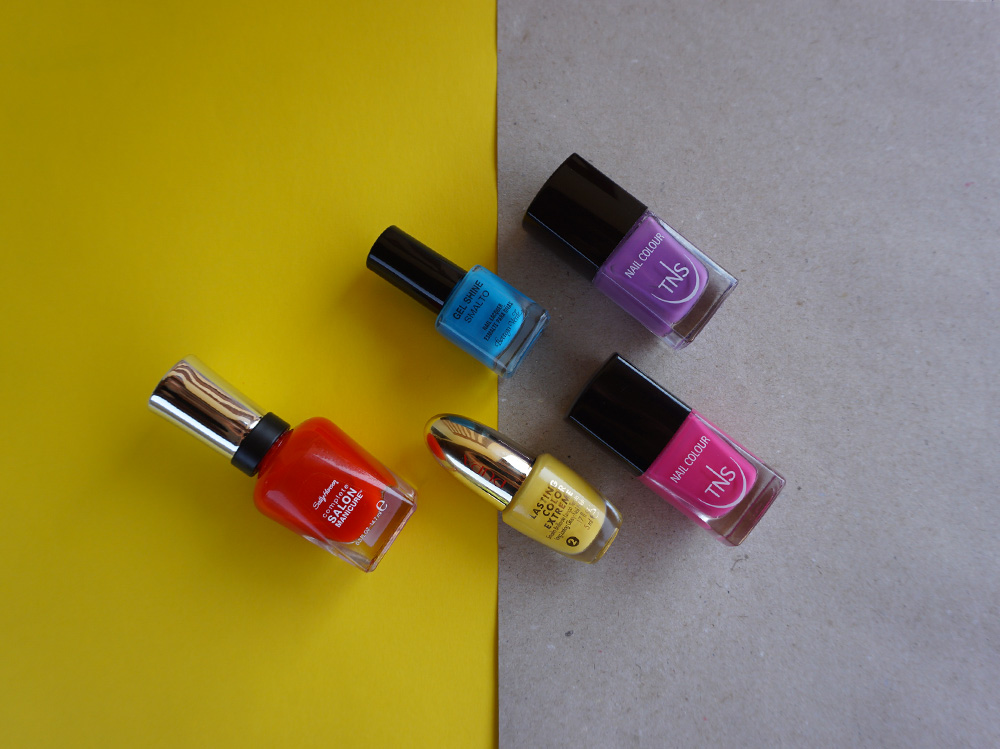 nail-art-ombrelloni-smalti-colorati