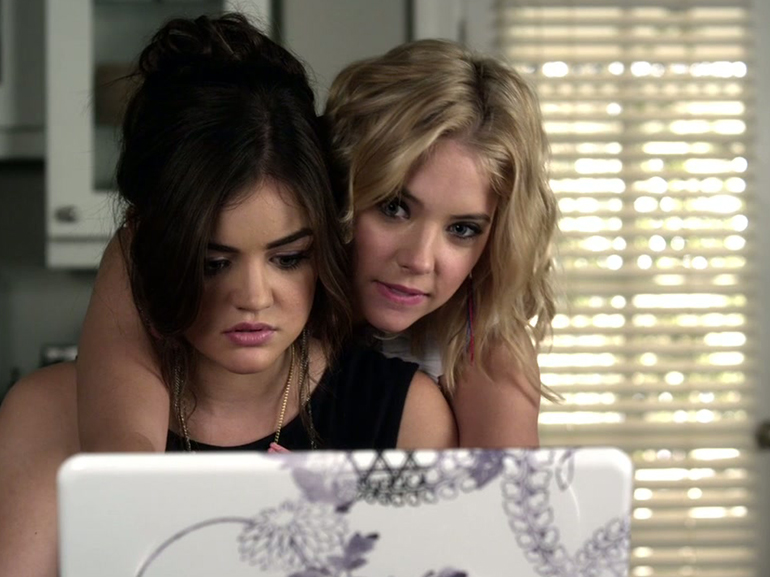 pretty little liars hanna aria